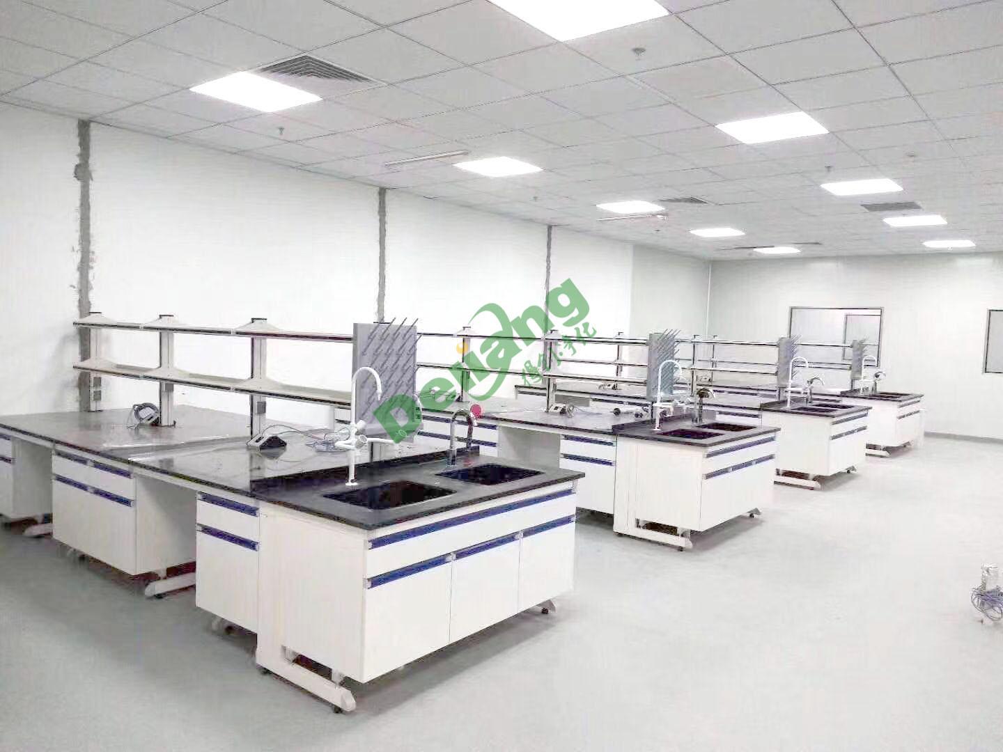 高校化學(xué)實驗室